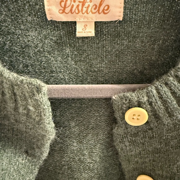 Listicle Green Yellow & White Flowers Women's Cardigan Button Up Small - Picture 2 of 4